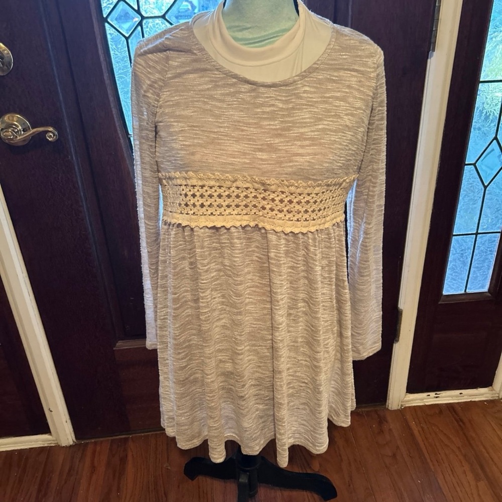 Women’s long sleeve baby still dress crochets lace accent size medium